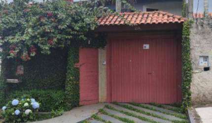 Sobrado Triplex a venda no Campo Comprido