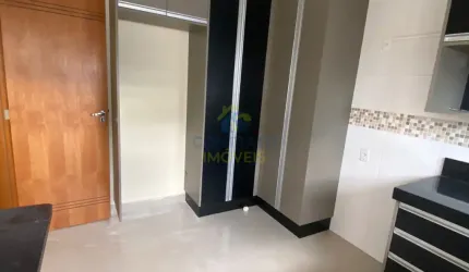 CASA/SOBRADO BEM LOCALIZADO PRÓXIMO A AVENIDAS DE RÁPIDO ACESSO .