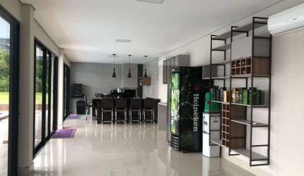 Casa de condomínio térrea para venda possui 900 metros quadrados com 6 quartos