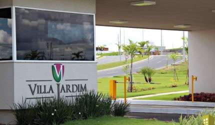 Casa de condomínio para venda possui 960 metros quadrados