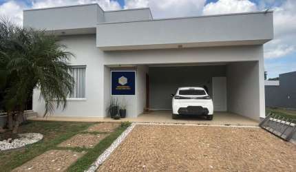 Casa Terréa com Três Suítes no Cond. Campos do Conde II Em Paulínia SP