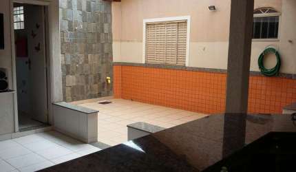 Casa para Venda em Uberlândia, Nossa senhora das graças, 3 dormitórios, 1 suíte, 3 banheiros, 2 vagas