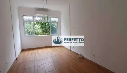 Vende - Flamengo - Apartamento Reformado, quadra da praia - 630 mil