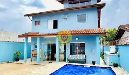Sobrado Amplo à Venda em Boracéia