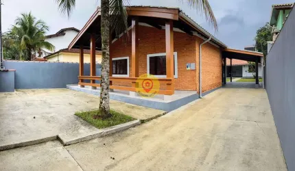 Casa em Condomínio com Edícula, Churrasqueira e Amplo Terreno de 402m²
