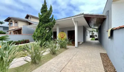 Casa à Venda em Condomínio a 850 Metros da Praia – Perfeita para Conforto e Laze