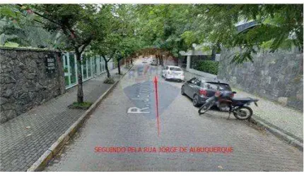 Terreno à Venda em Monteiro / Casa Forte - com 858,36 m² - construa seu imóvel na rua do novo complexo de lazer e Esportes de Casa Forte