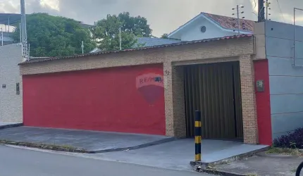 Imóvel espetacular, em San Martin, com piscina e ampla área livre, ideal para residência ou comércio.