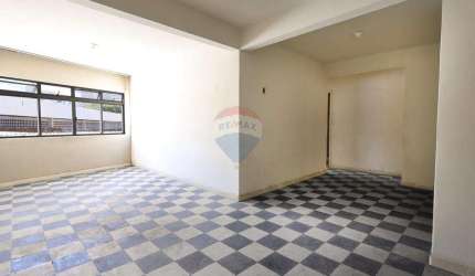 APARTAMENTO ESPAÇOSO E BEM LOCALIZADO