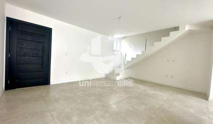 Casa em condomínio  com 3 quartos à venda, 170 m² por R$ 890.000