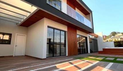 CASA NO FLORESTA | 01 SUÍTE + 02 DORMITÓRIOS | 02 VAGAS DE GARAGEM | JACUZZI EXTERNA PARA 07 PESSOAS