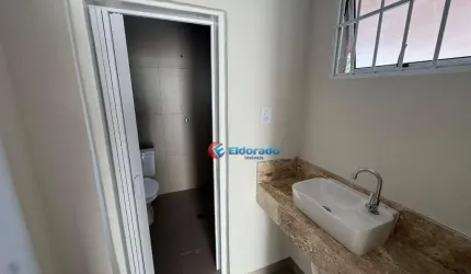 Imóvel com 2 casas no terreno, casa da frente 2 quartos a a dos fundos 1 quarto