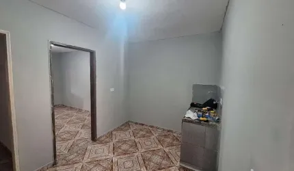 Casa 4 comodos no Parque Santo Antonio