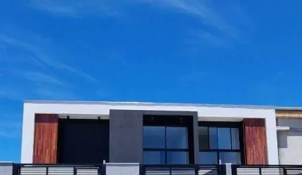 Sobrado com arquitetura moderna, com 3 Suítes, na Praia Grande em São Francisco do Sul