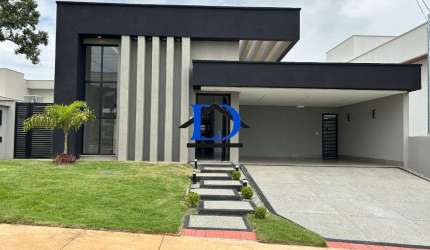 Casa de Luxo em Condomínio Exclusivo em Aparecida de Goiânia-GO, Parqville Pinheiros: 3 Quartos, 3 Suítes, 3 Salas, 5 Banheiros, 4 Vagas, 174m².