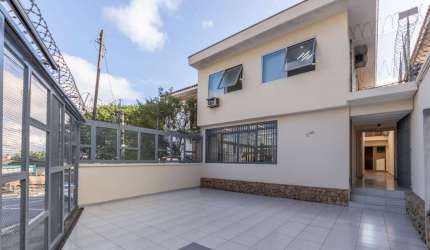 Sobrado para venda com 3 quartos, sendo 1 suíte, 192m²