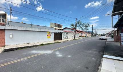 Casa térrea com 2 suítes + 1 quarto climatizados Conjunto. Duque de Caxias