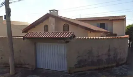 CASA COM 198M² DE ÁREA CONSTRUÍDA COM 2 DORMITÓRIOS SENDO 1 SUÍTE COM EDÍCULA DE 2 DORMITÓRIOS  NA VILA SANTA TEREZINHA EM JUNDIAÍ - SP
