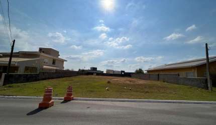 TERRENO COM 1.000 M² DE ÁREA NO CONDOMÍNIO PORTAL DA COLINA EM JUNDIAÍ SP