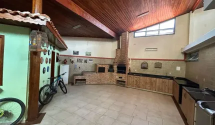 CASA COM 260 M² DE ÁREA CONSTRUÍDA E 3 DORMITÓRIOS E EDÍCULA NO JARDIM MORUMBI EM JUNDIAÍ - SP