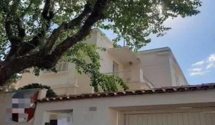 CASA DE 234M² DE ÁREA CONSTRUÍDA E 540M² DE TERRENO COM 3 DORMITÓRIOS SENDO 1 SUÍTE PRÓXIMO A AV. UNIÃO DOS FERROVIÁRIOS EM JUNDIAÍ SP