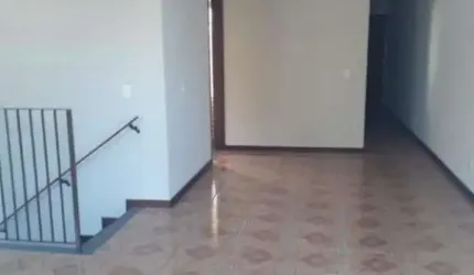 CASA DE 139 M² DE ÁREA CONSTRUÍDA COM 2 DORMITÓRIOS NA VILA GALVÃO EM JUNDIAÍ - SP