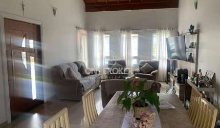 Casa térrea cond. Villaggio Fiorentino. AT: 340m2, AC: 230m2. 3 quartos, 1 suíte, 2 banheiros, sala, área gourmet com churrasqueira, 3 vagas.