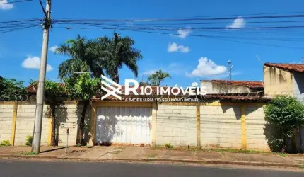 Casa à venda, 4 quartos, 1 suíte, 4 vagas - Bairro Cidade Jardim, Uberlândia MG