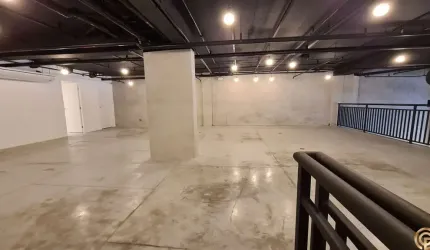 Lojão frente Rua Real Grandeza, em Edifício de Luxo e moderno, 542m² e 16 Vagas.