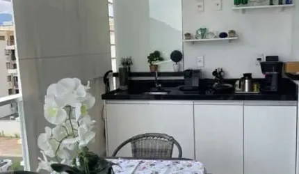 Apartamento de 88m², andar alto, sol da manhã, vista para Piscina e 2 Vagas em subsolo, na melhor planta do Wonderfull Resort