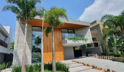 Mansão de 852m², contemporânea, 5 suítes, Triplex, Piscina e Spa, possibilidade Mobiliada, na Barra da Tijuca.