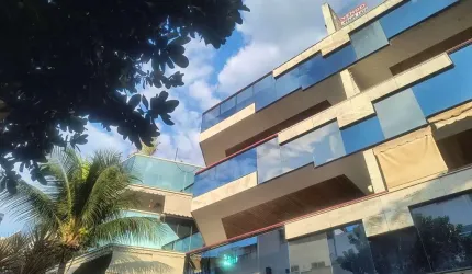 Apartamento Reformado, varandão, 110m², 2 vagas, localização Nobríssima no Recreio dos Bandeirantes,.