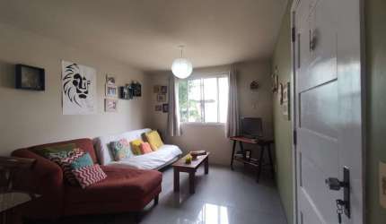Casa em Condomínio, tipo sobrado com 3 quartos.