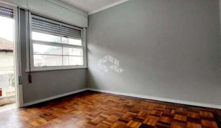 APARTAMENTO DE 3 QUARTOS COM SACADA REFORMADO