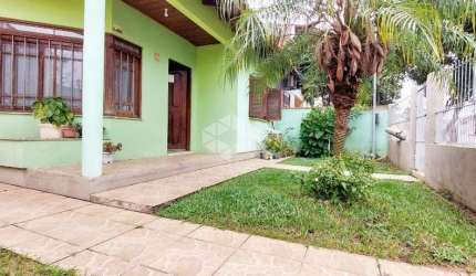 Casa de 3 quartos, 1 suíte, Garagem coberta