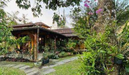 Paraty - Casa térrea com lindo jardim  - 3 dormitórios