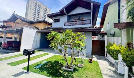 Casa com 4 dormitórios à venda, 200 m² por R$ 1.740.000,00 - Urbanova - São José dos Campos/SP