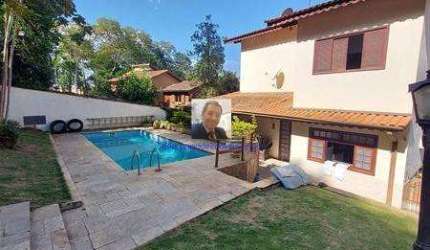 Vende-se Linda Casa 3 suítes, no condomínio Vila Verde.