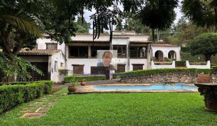 Vende-se Casa 4DORM/4SUITES no Chác. do Refúgio