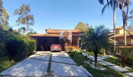 Vende-se Linda Casa 4 dorms/2suíte, Área Gourmet, piscina.