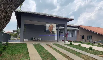 Vende-se linda Casa Nova, no Cond. Haras Bela vista, com piscina e Gourmet.