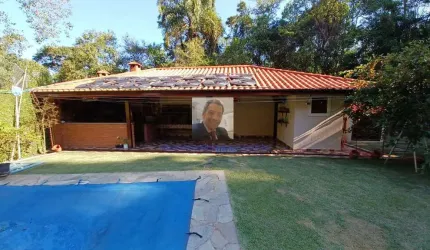 Vende-se Linda Casa 4dorm/2suítes, Piscina, Gourmet, à 3km RT. 