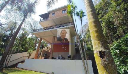 Vende-se Linda Casa 3dorm/1suíte, Área Gourmet, à 3km RT. PORTEIRA FECHADA
