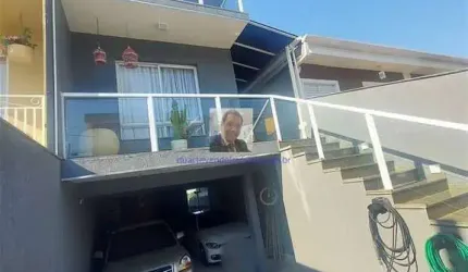 Vende-se Linda Casa com 3dorm/ 2suites, no Resid. Vila D&amp;apos;este em Cotia. 