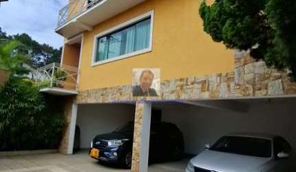 Casa a Venda 3 SUÍTES, area Gourmet, colada ao Parque dos Príncipes em Osas