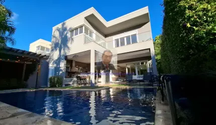 Vende-se Casa 4 suítes, Área Gourmet, Piscina, em ALPHAVILLE 