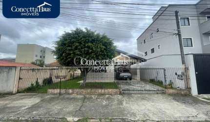 Casa   edícula em terreno amplo  Excelente para morar e investir