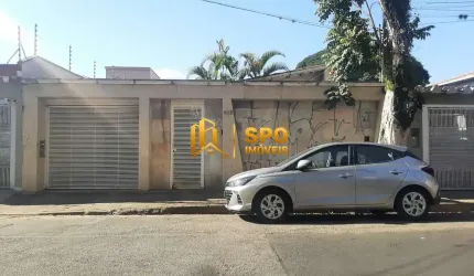 Ótima casa térrea com grande quintal ensolarado