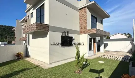 Sobrado com 3 Dormitórios - Suíte - Área Gourmet - São José/SC