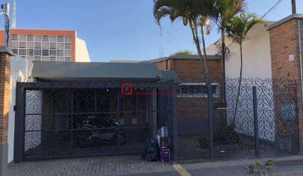 Casa térrea a venda, Centro de Atibaia, 3 dormitórios, 1 suite, 3 banheiros, 2 vagas.